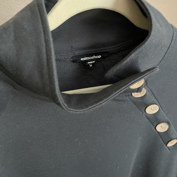 Mittoshop  M (fits as L/XL) oversized lightweight gray sweater w/ button detail - Picture 3 of 9